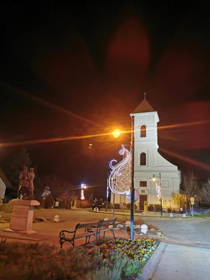 Illaberek Vendeghaz Hotel Sukoró Exterior foto
